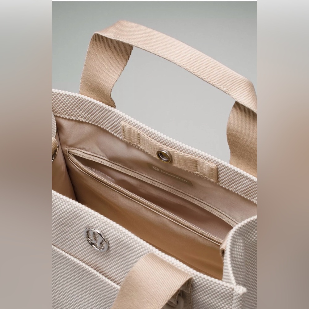 🍋 Lululemon Two-Tone Canvas Mini Tote Bag 4.5L- Mojave Tan/Light Ivory - Picture 12 of 12